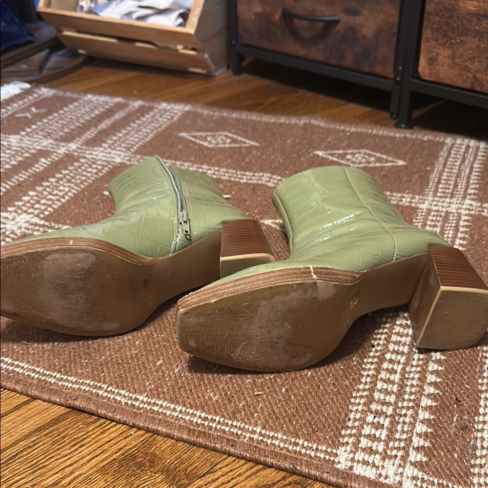 Chinese Laundry Green Heeled Boots - Picture 3 of 7
